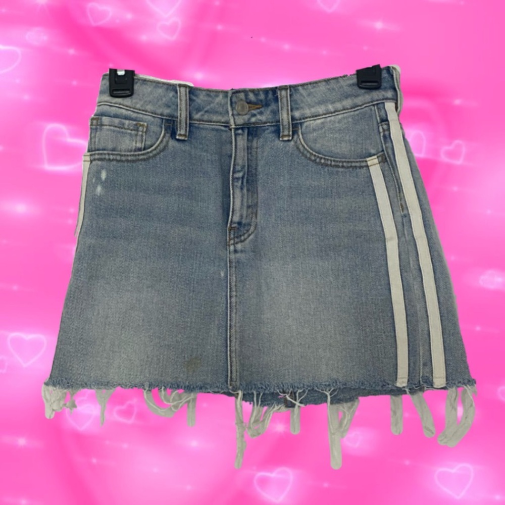 Y2k ripped bottom denim skirt 💙